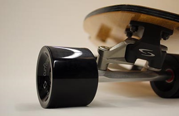Skateboard axis with 4-joint kinematic system