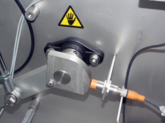 下側のフィルムガイド用の主要リニアベアリング