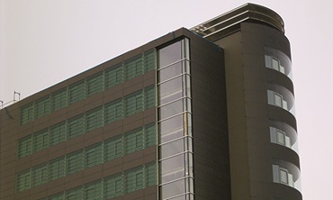 ファサードの調節可能なパネル