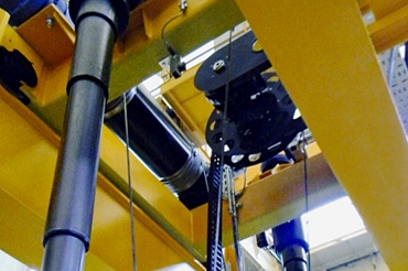 eスプールを使用した橋形クレーン