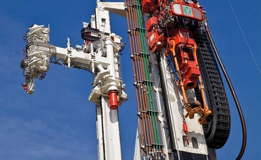 吊り下げ型ケーブルキャリア設置方法の例