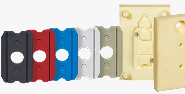 3Dプリントで作成した射出成形金型と部品