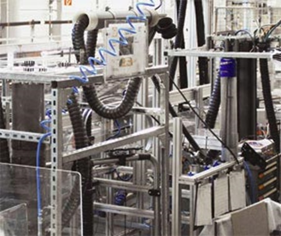 トライフレックスRのねじれ試験 - イグス試験室（独ケルン)