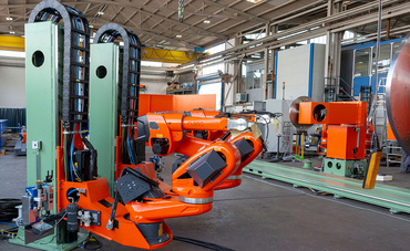 たてスタンド型ケーブルキャリアの設置例