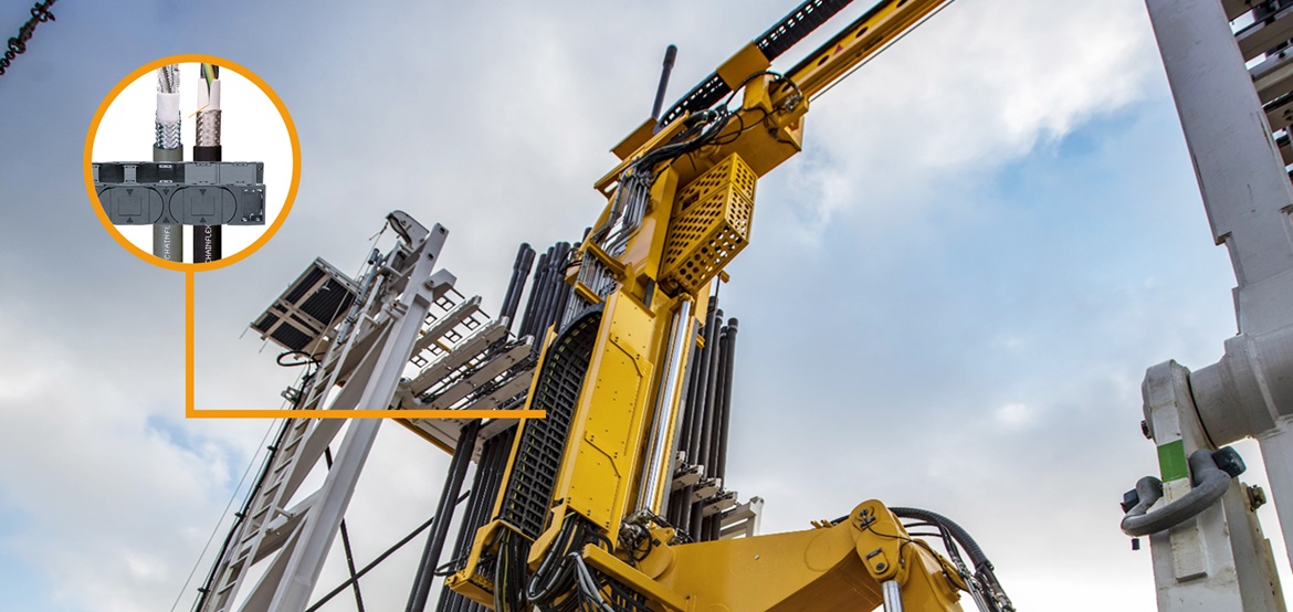 イグス製品を使用したパイプハンドリング装置